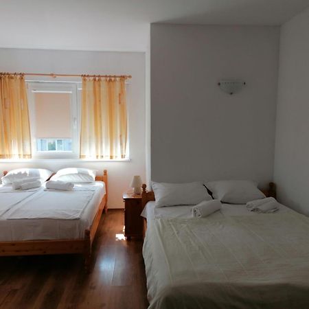 Guest House Sokratovi Obzor Bagian luar foto