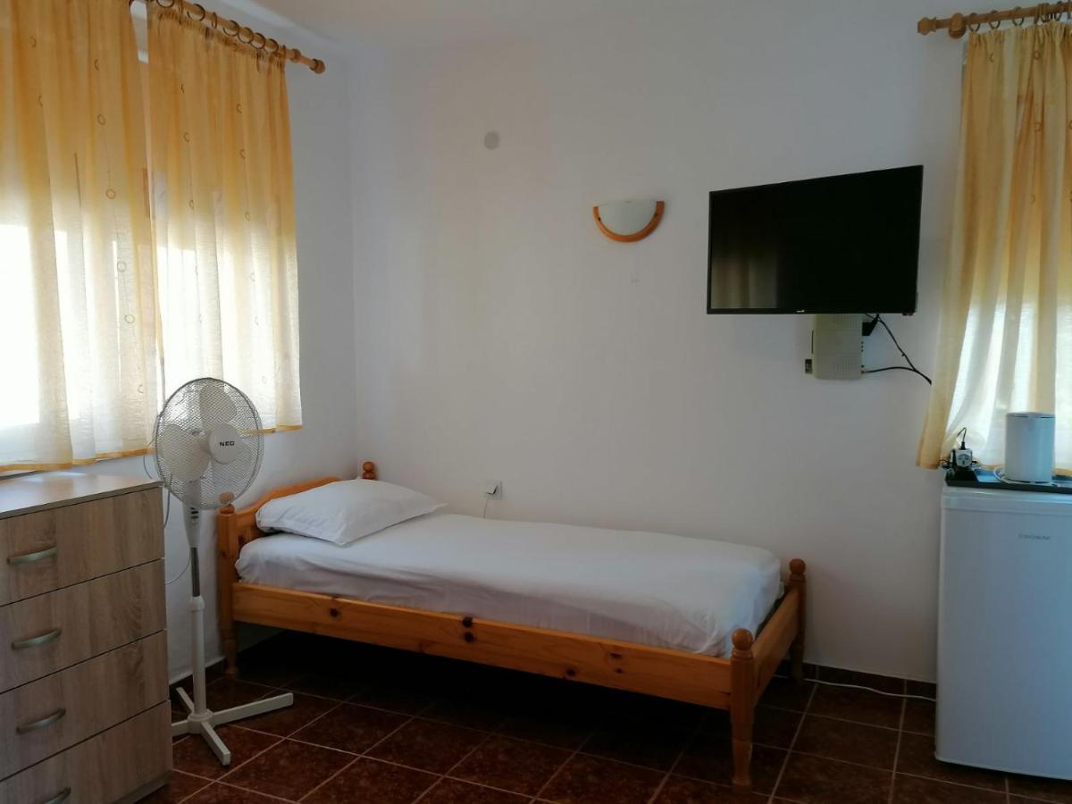 Guest House Sokratovi Obzor Bagian luar foto
