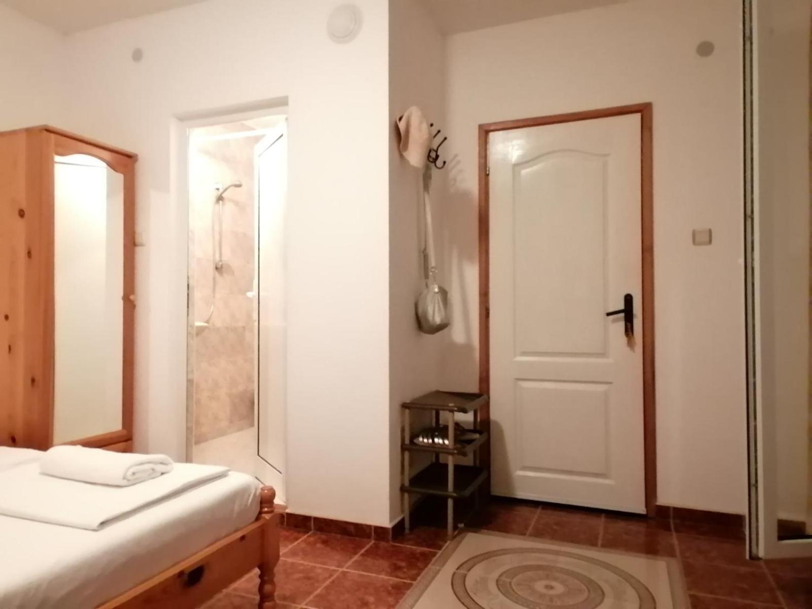 Guest House Sokratovi Obzor Bagian luar foto
