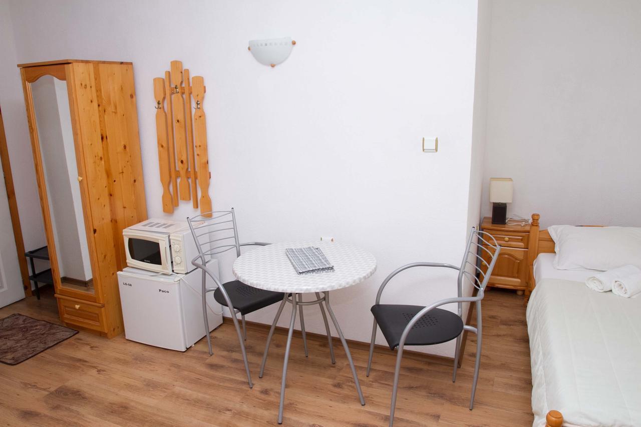 Guest House Sokratovi Obzor Bagian luar foto