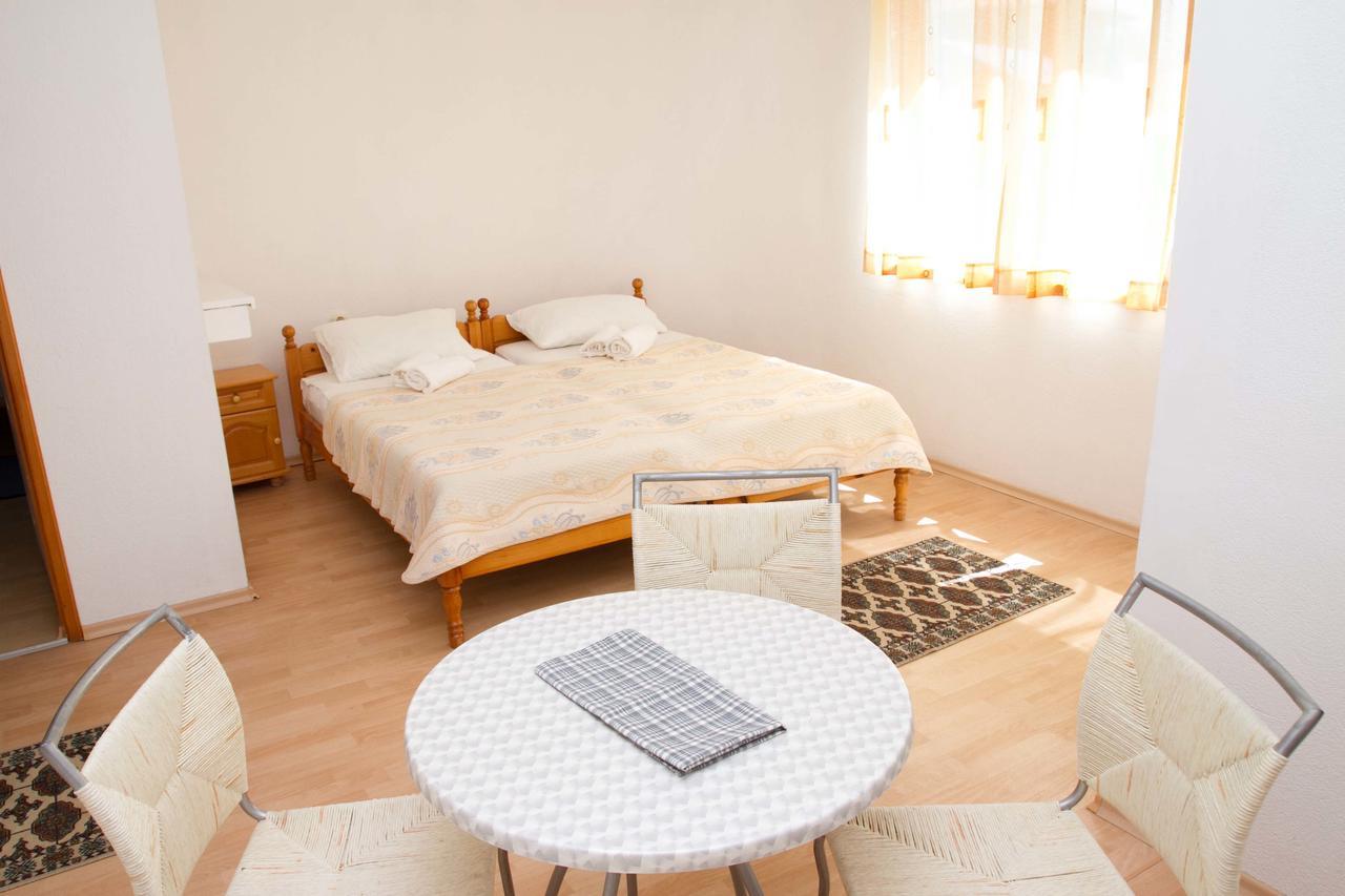 Guest House Sokratovi Obzor Bagian luar foto