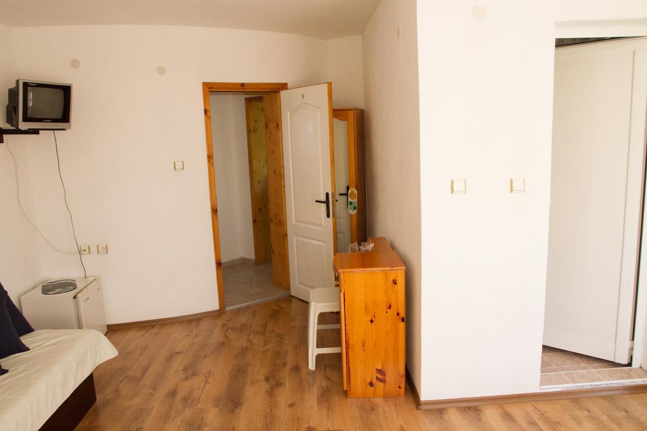 Guest House Sokratovi Obzor Bagian luar foto