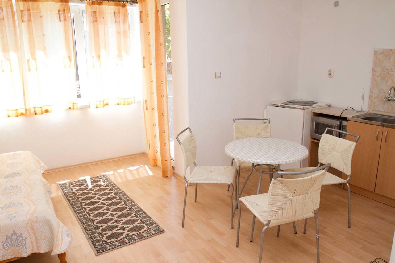 Guest House Sokratovi Obzor Bagian luar foto