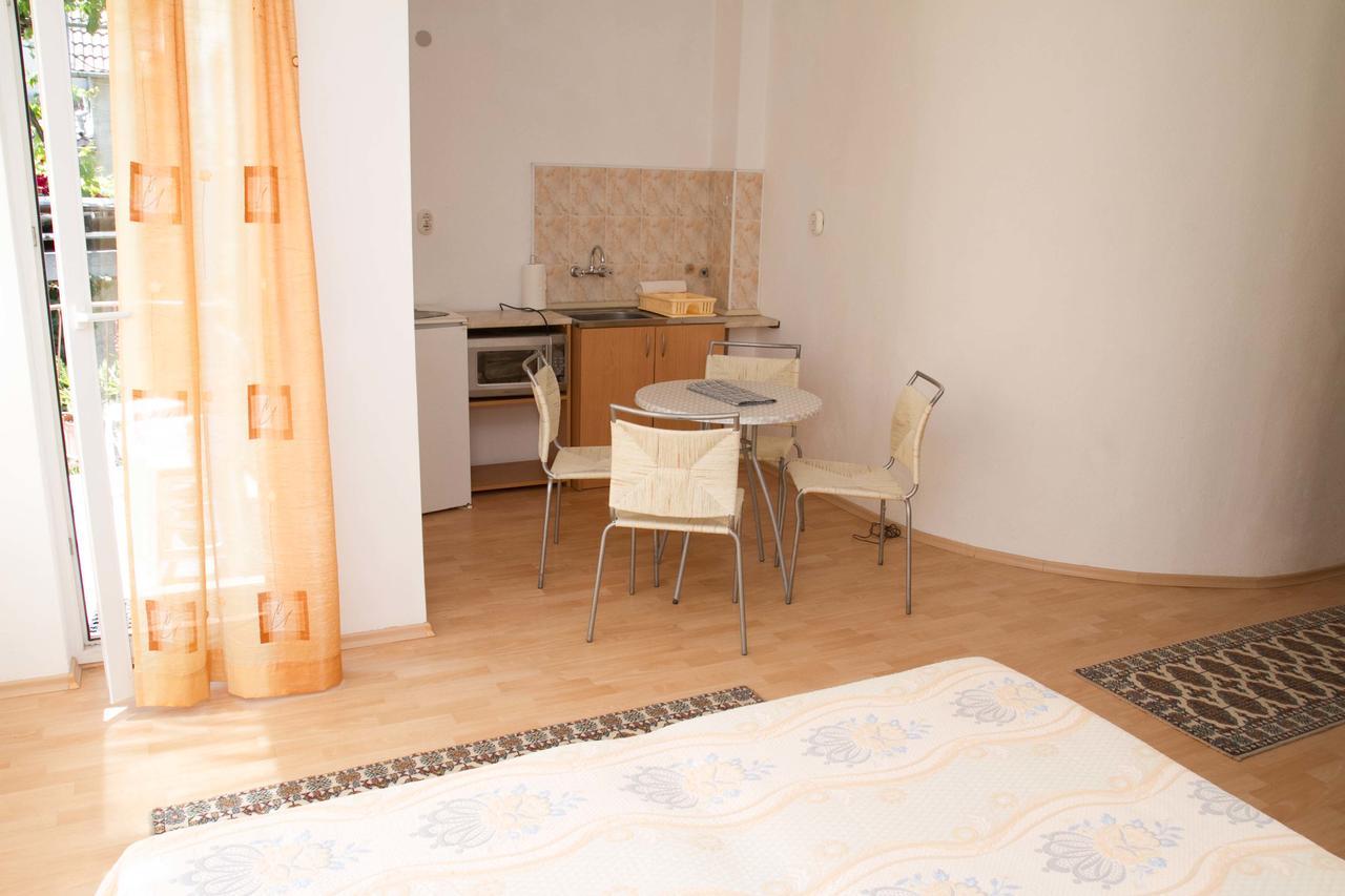 Guest House Sokratovi Obzor Bagian luar foto