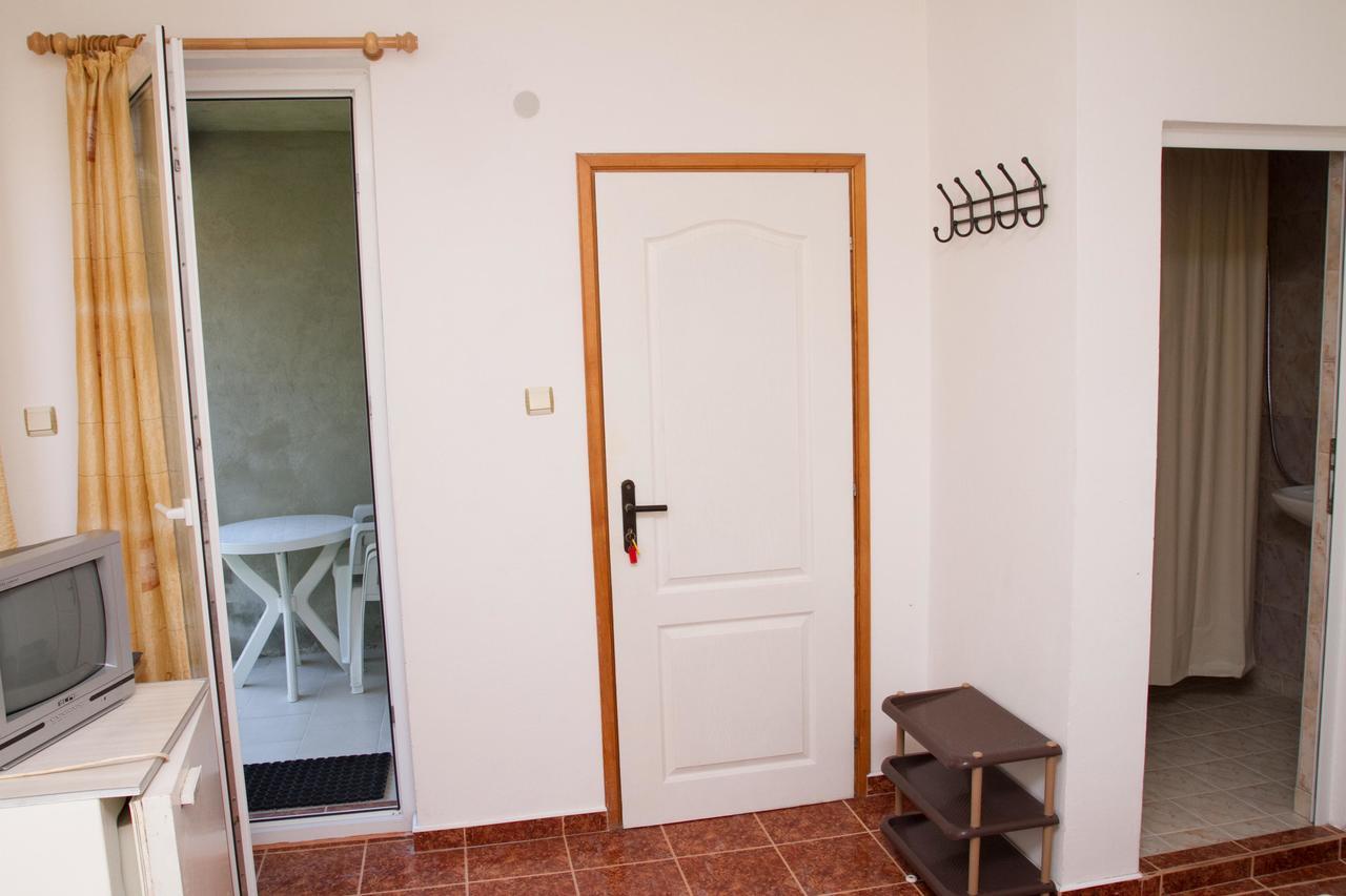 Guest House Sokratovi Obzor Bagian luar foto