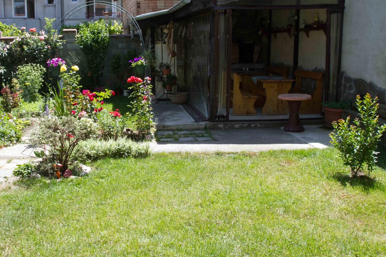 Guest House Sokratovi Obzor Bagian luar foto